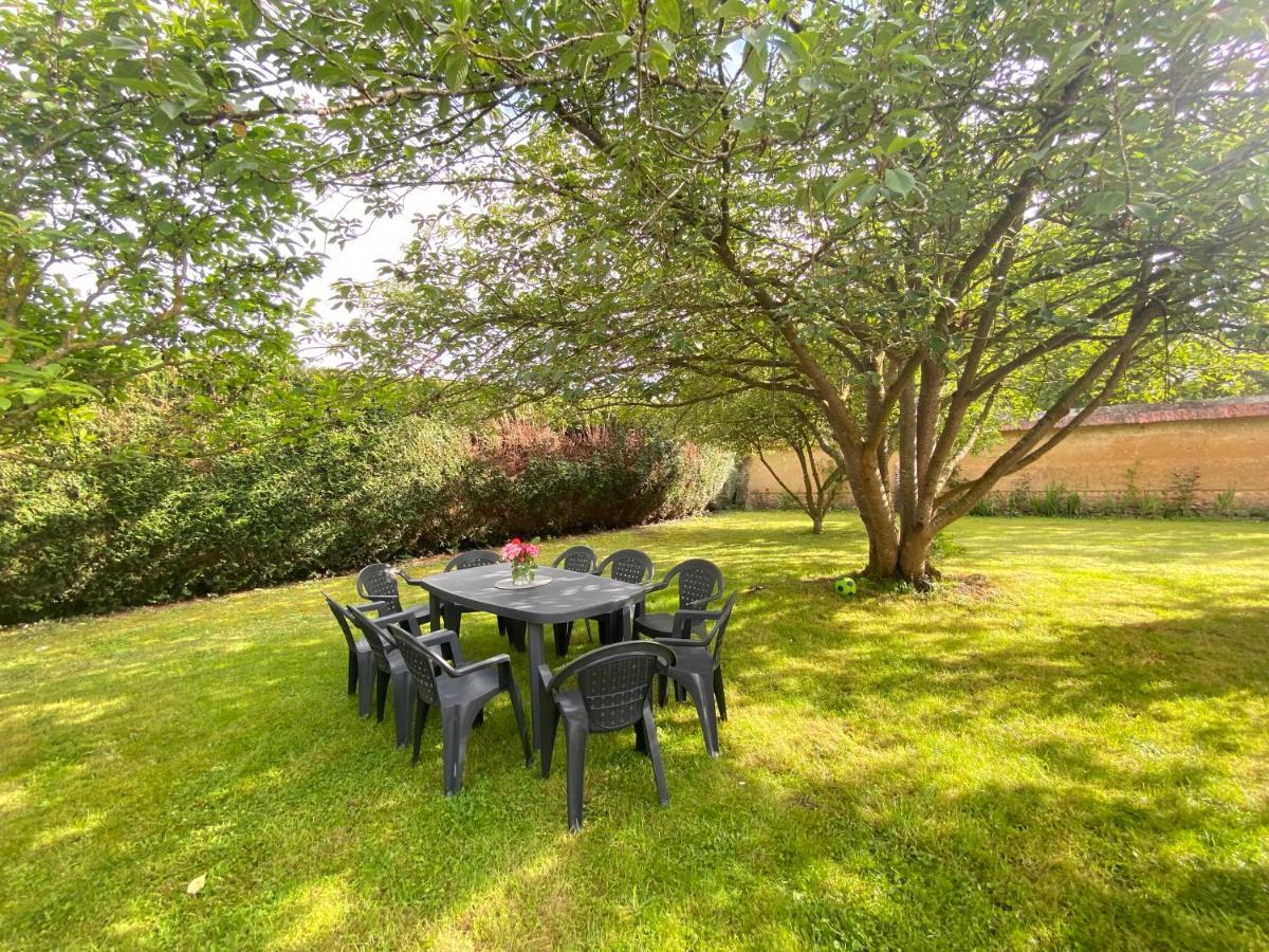 Maison Chaleureuse Avec Un Grand Jardin La Bonneville Esterno foto